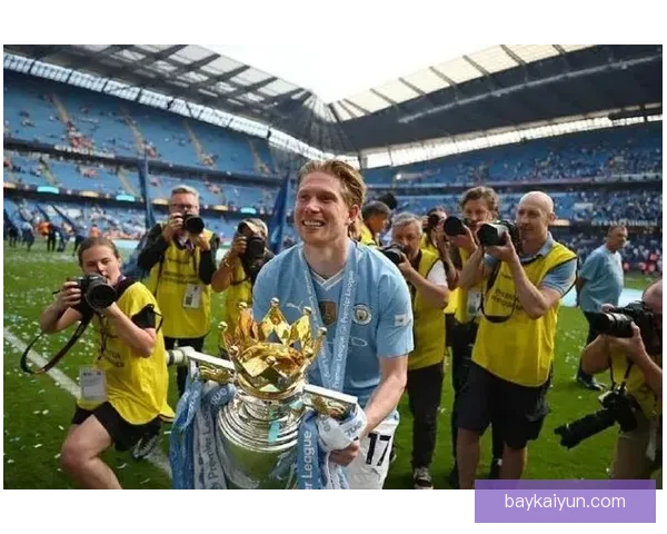 德布劳内在曼城告别仪式上展现职业生涯辉煌成就，备受瞩目