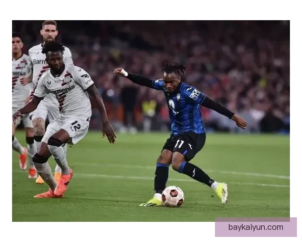 阿利松在英超赛季中展现稳定表现，助力球队冲击冠军目标。